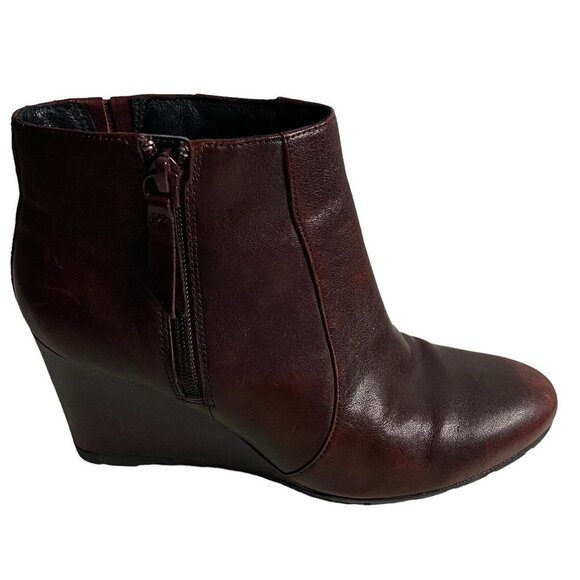 Clarks Women's Crystal Quartz Chelsea Burgundy Ankle Boots Sz 6.5 - Picture 1 of 8